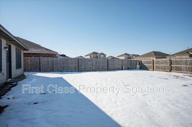 Building Photo - 1708 Burgundy Dr