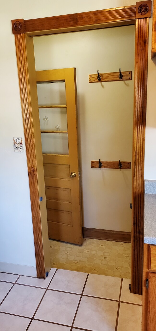 Building Photo - 1163 Higgins Ave