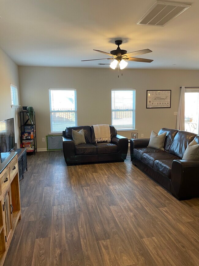 Building Photo - 108 Jersey Ln