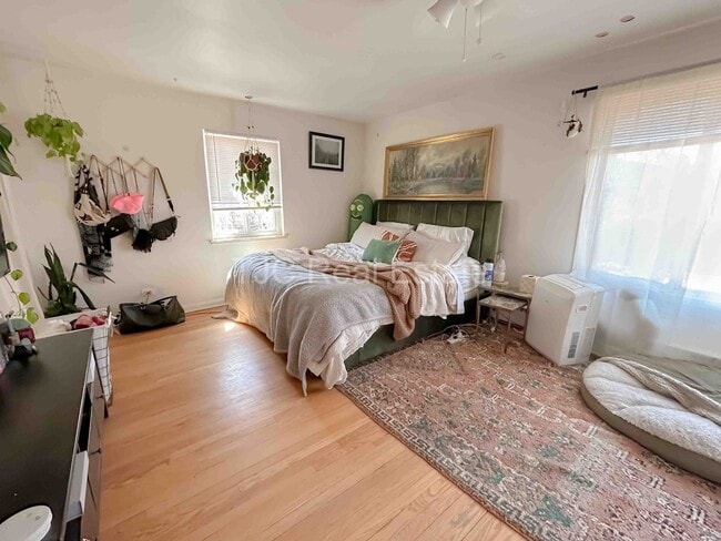 Building Photo - 1939 Olive St