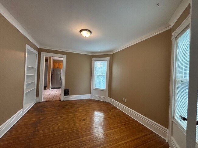 Building Photo - 27 Vick Park B