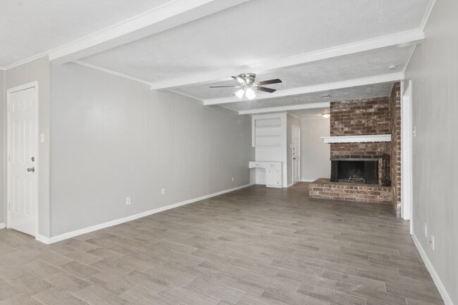 Building Photo - 3215 Palm Desert Ln