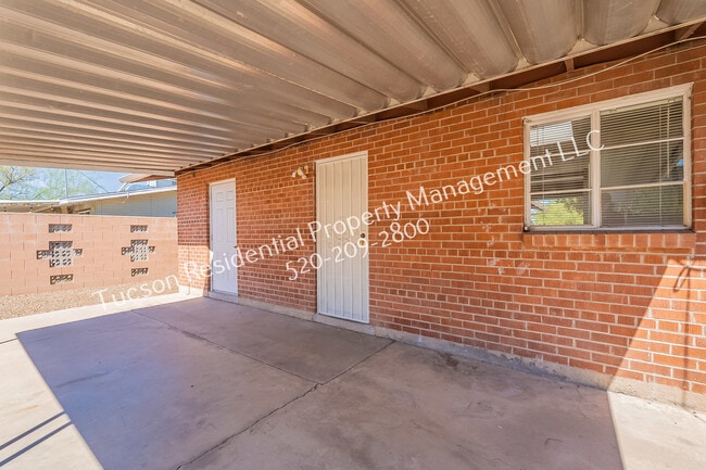 Building Photo - 826 E Water St