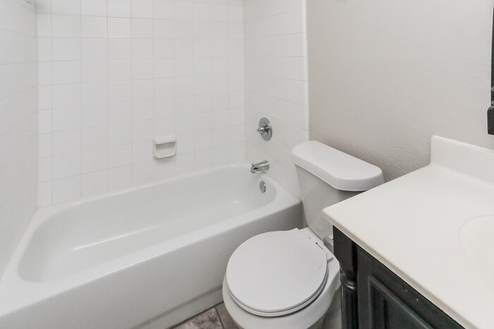 Building Photo - 2430 Manchester Ln