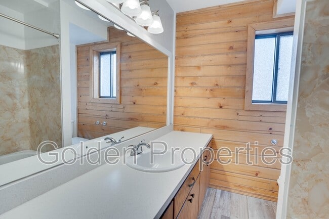 Building Photo - 11590 W Riverview Dr