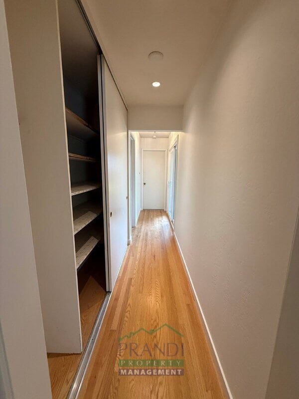 Building Photo - 312 Las Flores Ave