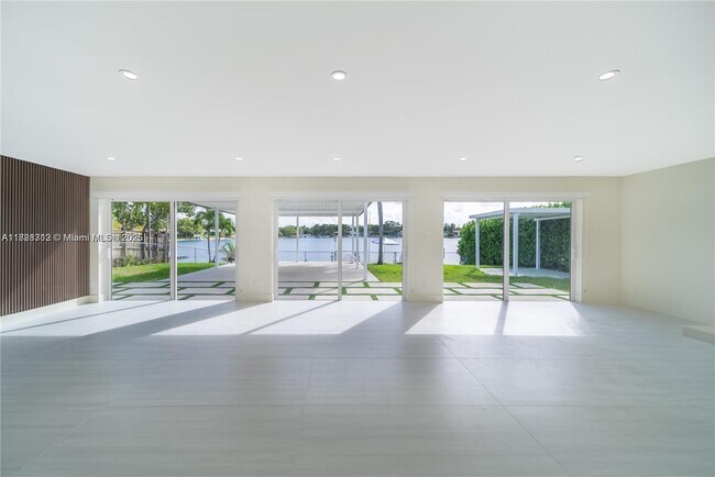 Building Photo - 5020 SW 92nd Ave