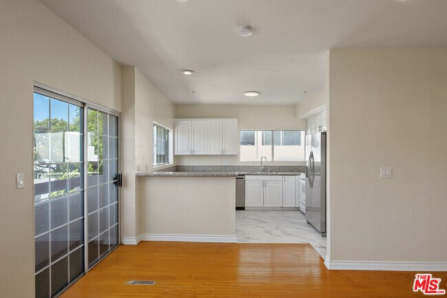 Building Photo - 923 Euclid St