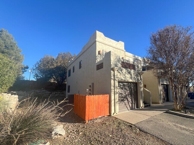 Building Photo - 5915 Thunder Ridge Rd