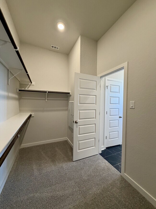 Building Photo - 14427 Inspiration Pt