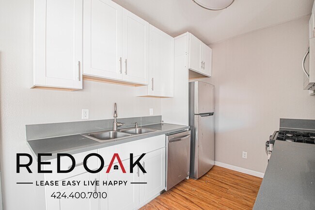 Building Photo - 6819 Laurel Canyon Blvd