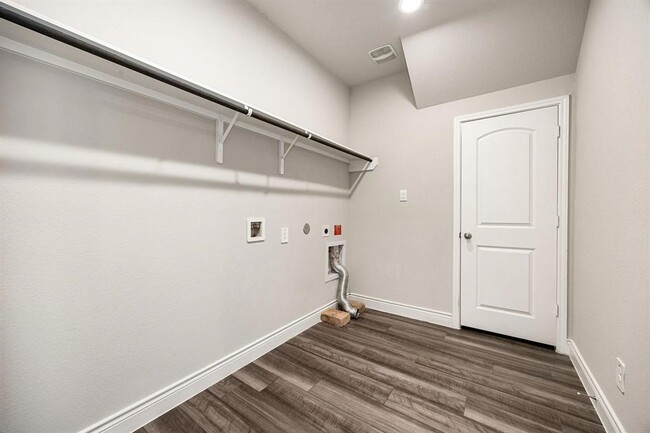 Building Photo - 31214 Gullwing Manor Dr