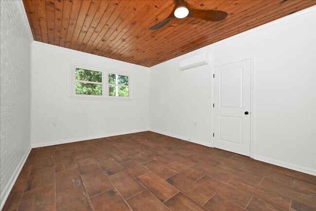 Building Photo - 810 7th Ave SE