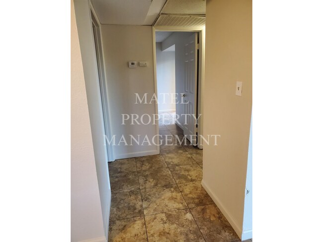 Building Photo - FLO1313