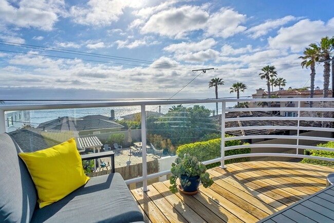 Building Photo - Gorgeous ocean view home at Windansea Beach!