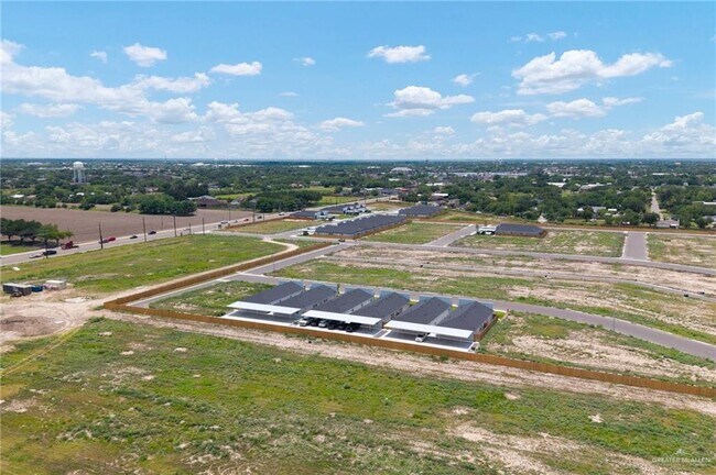 Building Photo - 1118 Country Club Drive