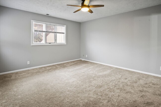Building Photo - 10914 Saratoga Plaza