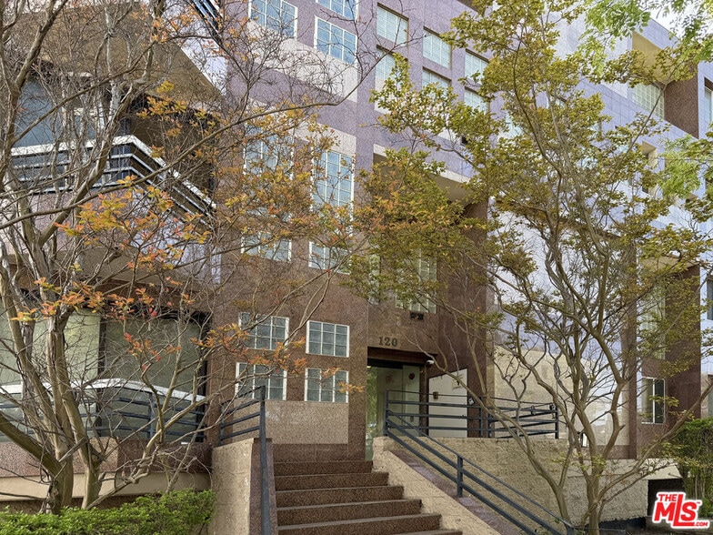 Building Photo - 120 S Crescent Dr