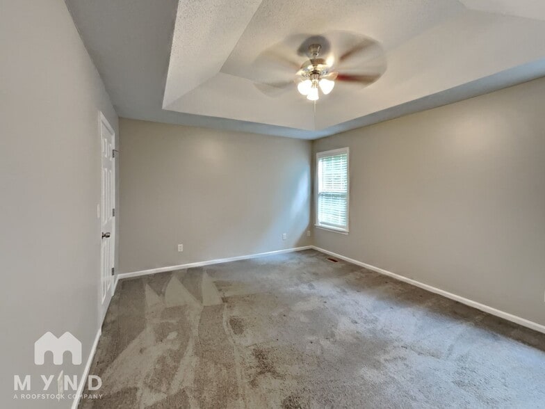 Building Photo - 425 Willow Ln