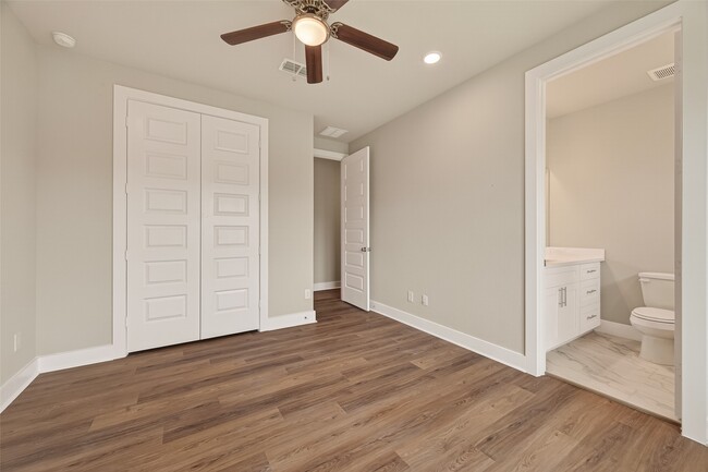 Building Photo - 1504 Hussion St