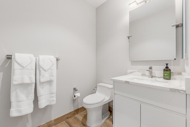 Building Photo - 41 SW Seminole St