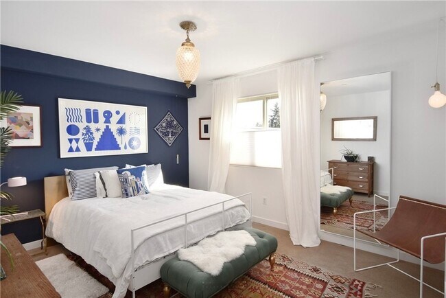 Building Photo - Greenwood Townhome