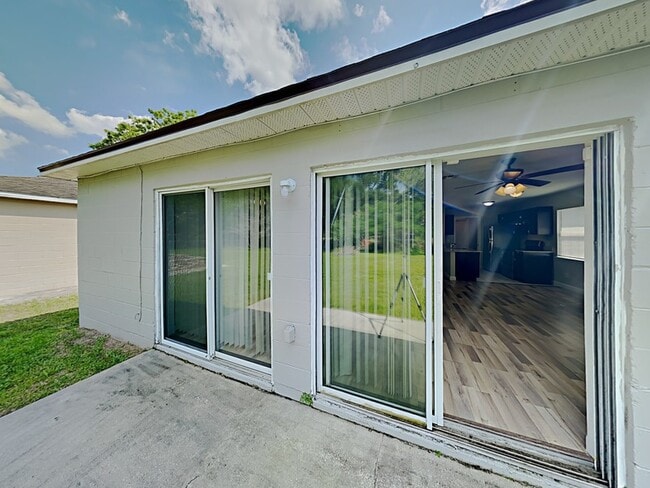 Building Photo - 14843 Astrolyn St