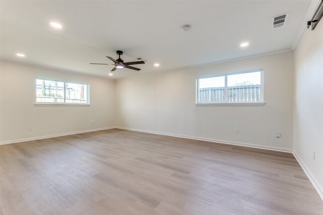 Building Photo - 1424 Stagecoach Dr