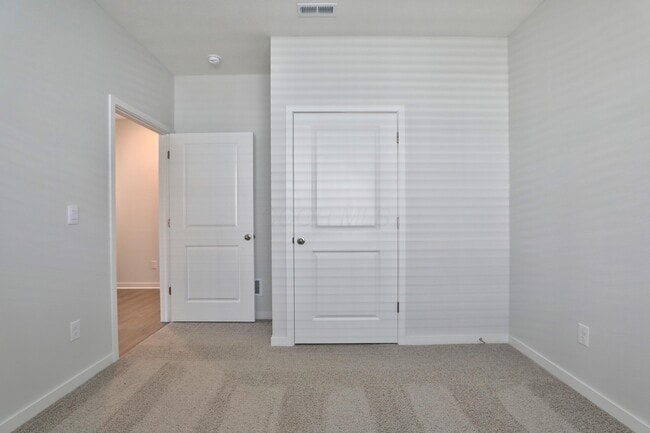 Building Photo - 738 Maria Dr