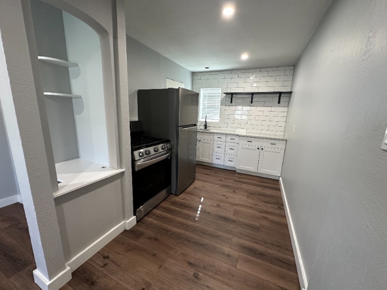 Building Photo - 2001 Biehn St