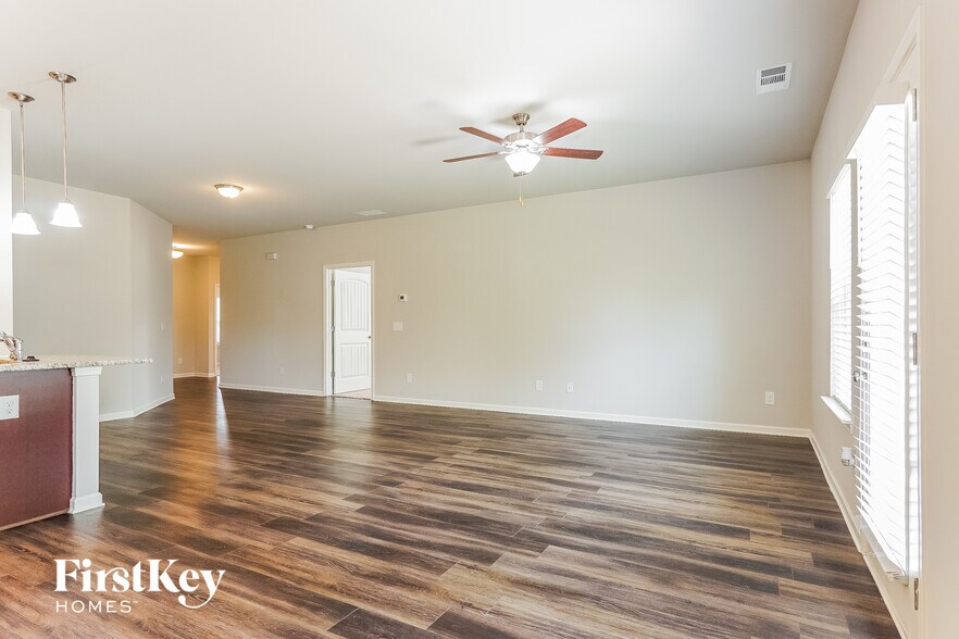 Building Photo - 1025 Parkers Cv