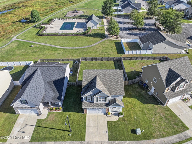 Building Photo - 808 Jade Ln