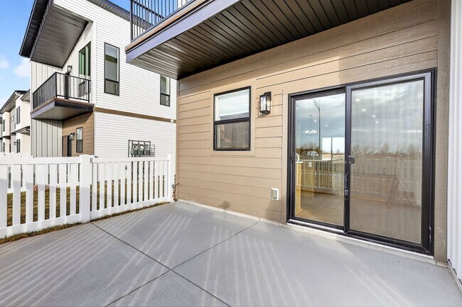 Building Photo - BRAND NEW TOWNHOME IN REXBURG WITH GARAGE