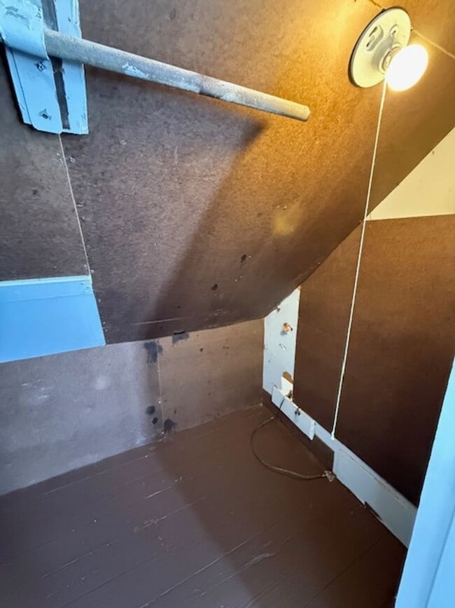 Building Photo - House for Rent 3 BR / 1 BA