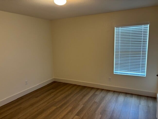 Building Photo - 803 Moss Glen Trail