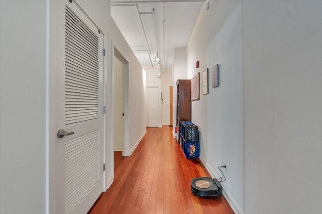 Building Photo - 520 S State St