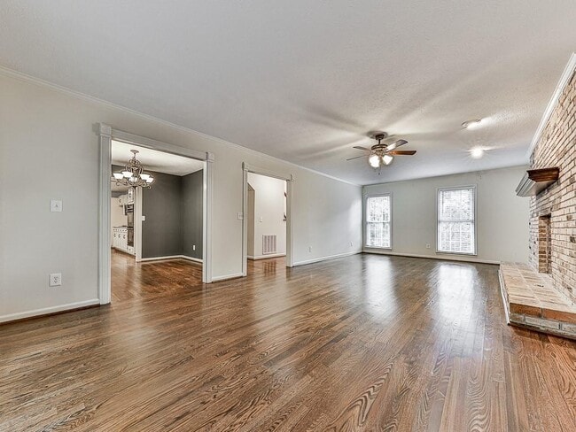 Building Photo - 63 Geraldine Dr SE