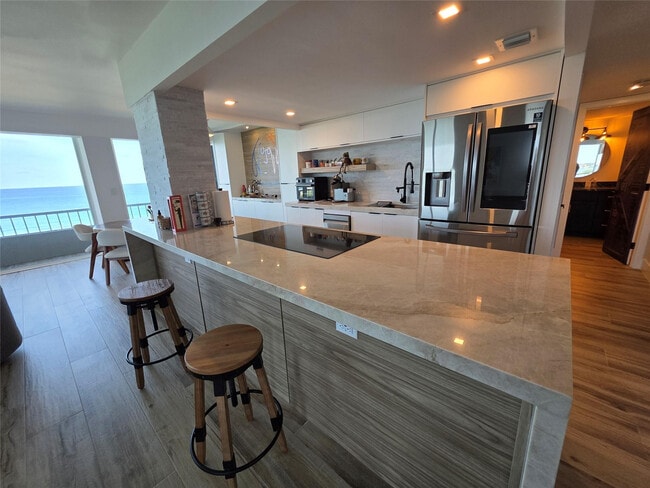 Building Photo - 5550 N Ocean Dr