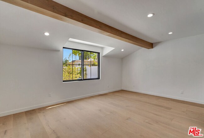 Building Photo - 18053 Erwin St