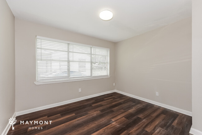 Building Photo - Comfortable 3-Bedroom Brick Home
