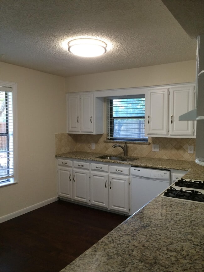 Building Photo - 5040 Thunder Rd
