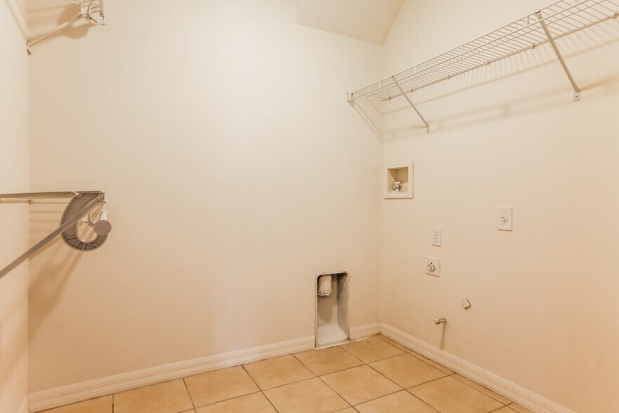 Building Photo - 7875 Bristol Park Dr