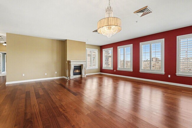 Building Photo - Location and Luxury! 2 Bedroom 2 Bathroom in Cherry Creek!