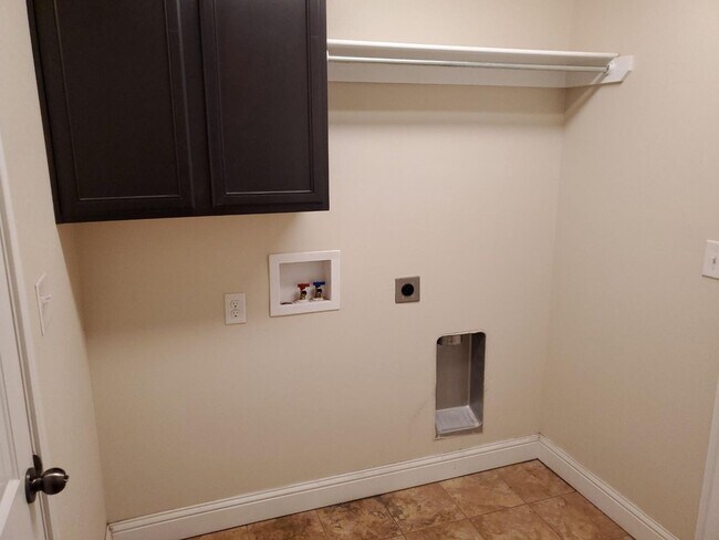 Building Photo - In The Heart Of Southwest Lubbock Metro Ar...