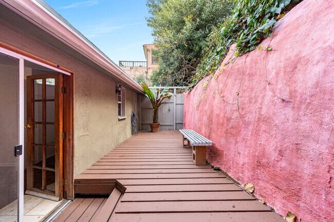 Building Photo - 6148 Glen Holly St