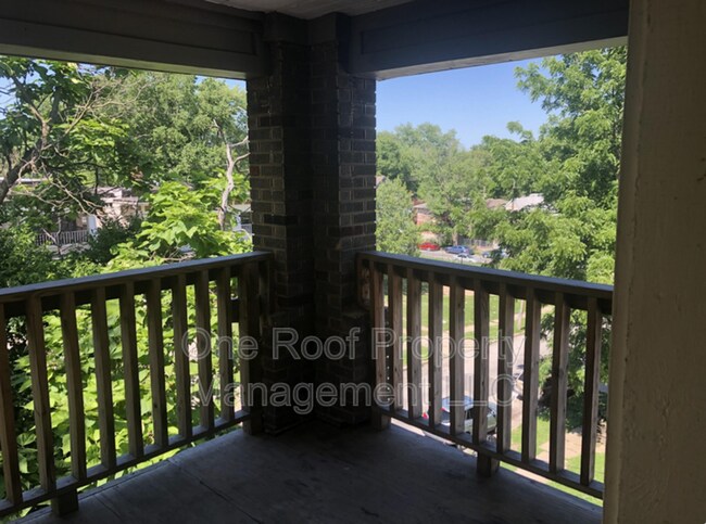 Building Photo - 3225 E 8th St