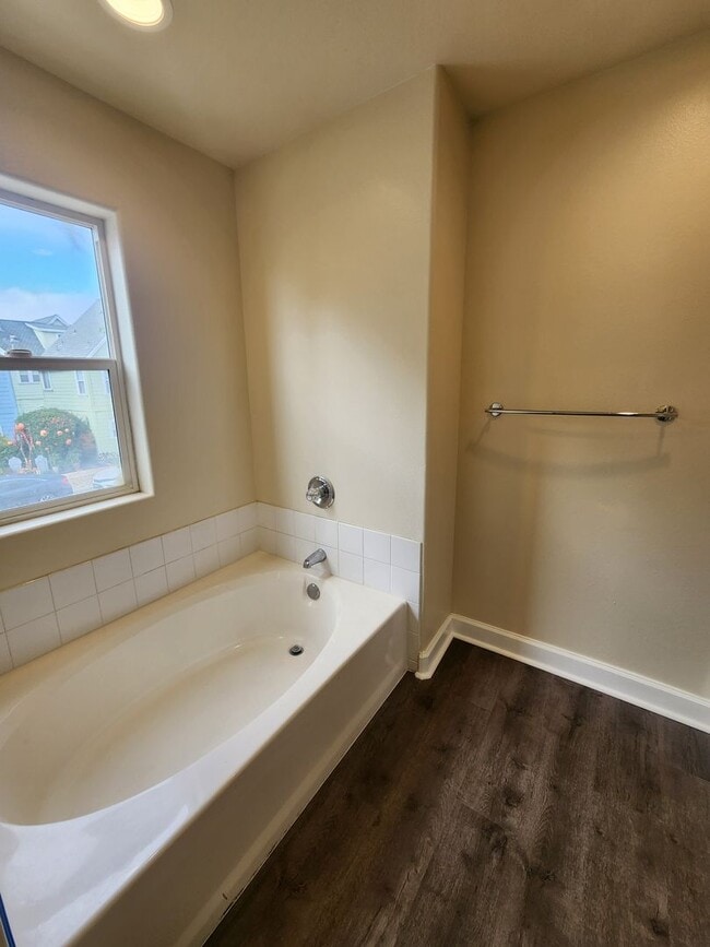 Building Photo - 521 Adina Way