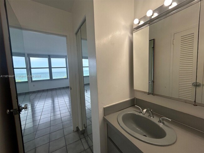 Building Photo - 2899 Collins Ave