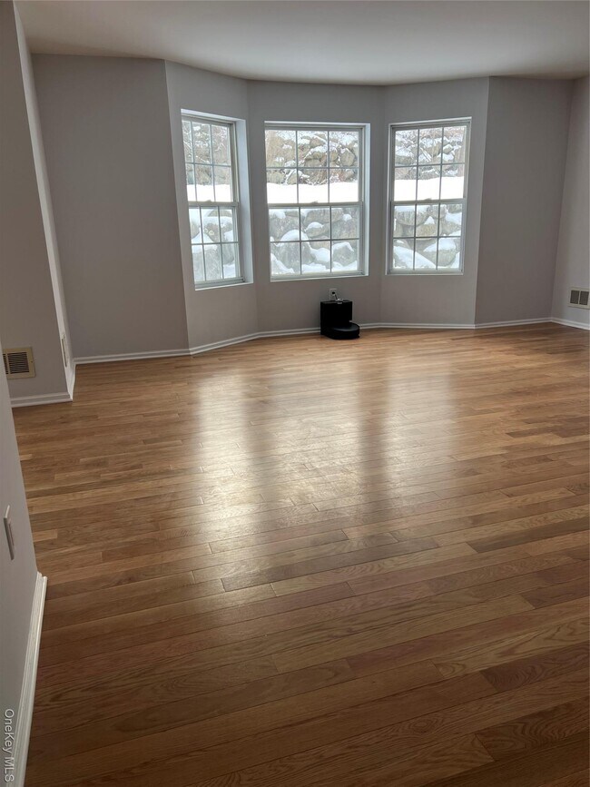 Building Photo - 197 Ramapo Rd