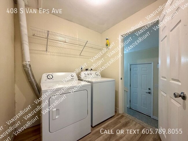 Building Photo - 408 S Van Eps Ave